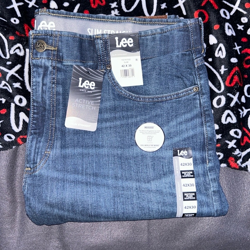 Men’s Lee slim straight jeans brand new. Size 42 x 30